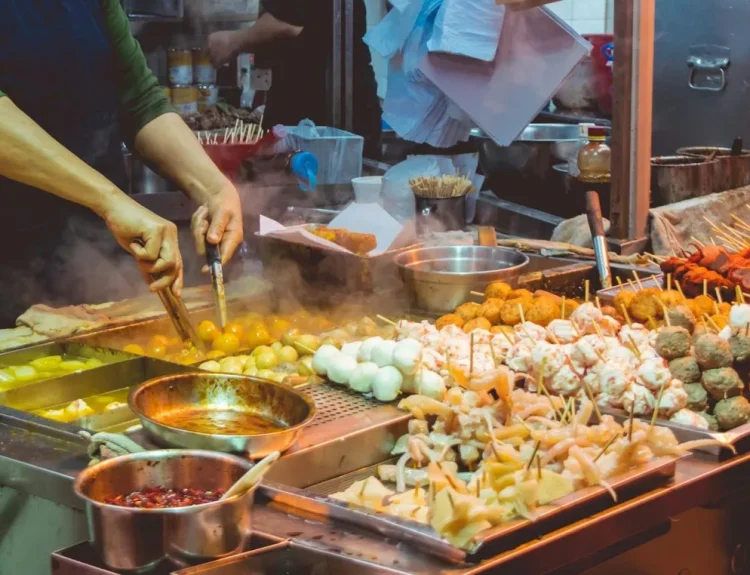 Usaha kuliner rumahan makin diminati! Temukan cara memulainya dari dapur sendiri, tips sukses, hingga peluang besar di balik bisnis makanan rumahan.